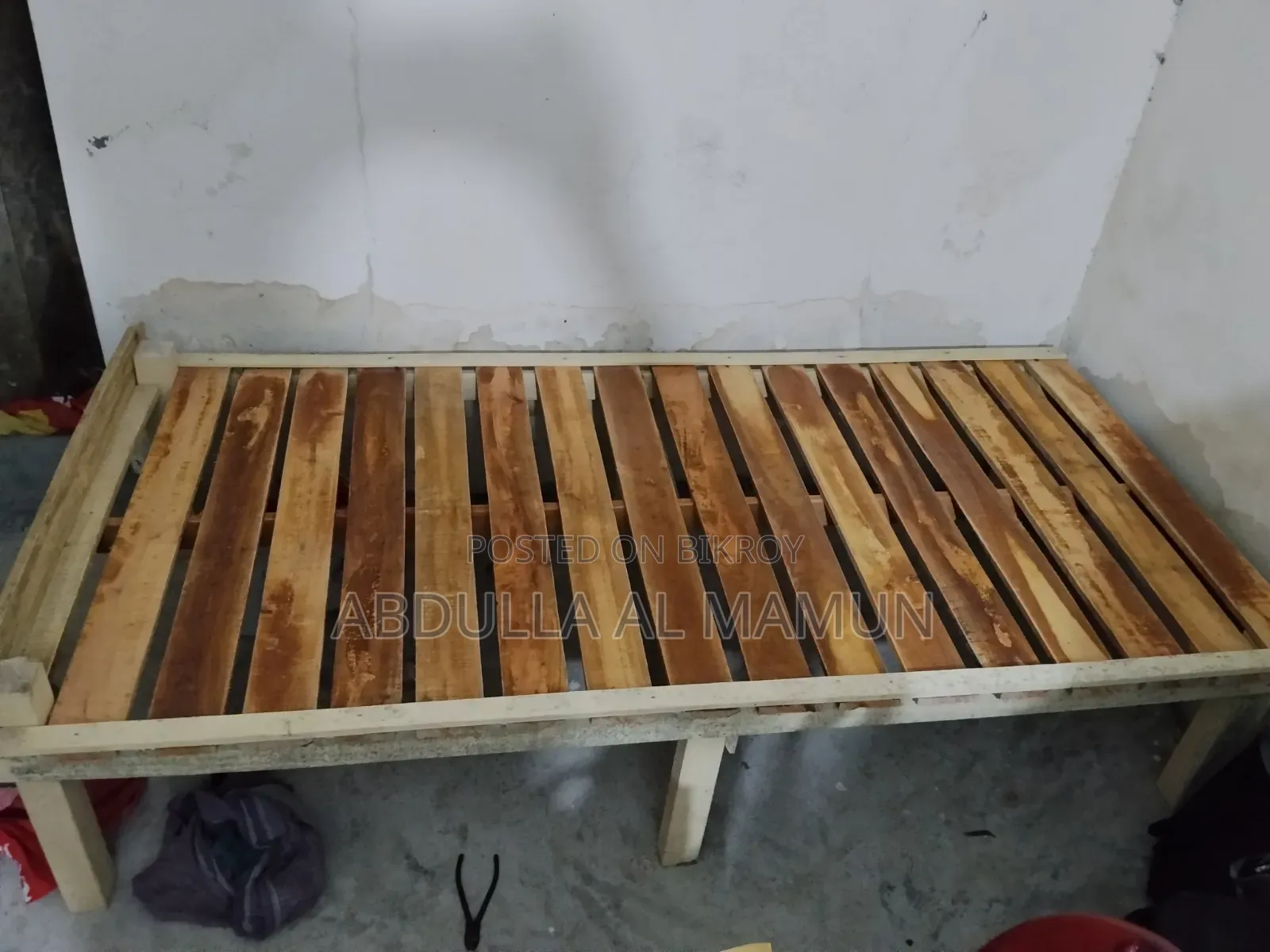Used a bed and a table for one month