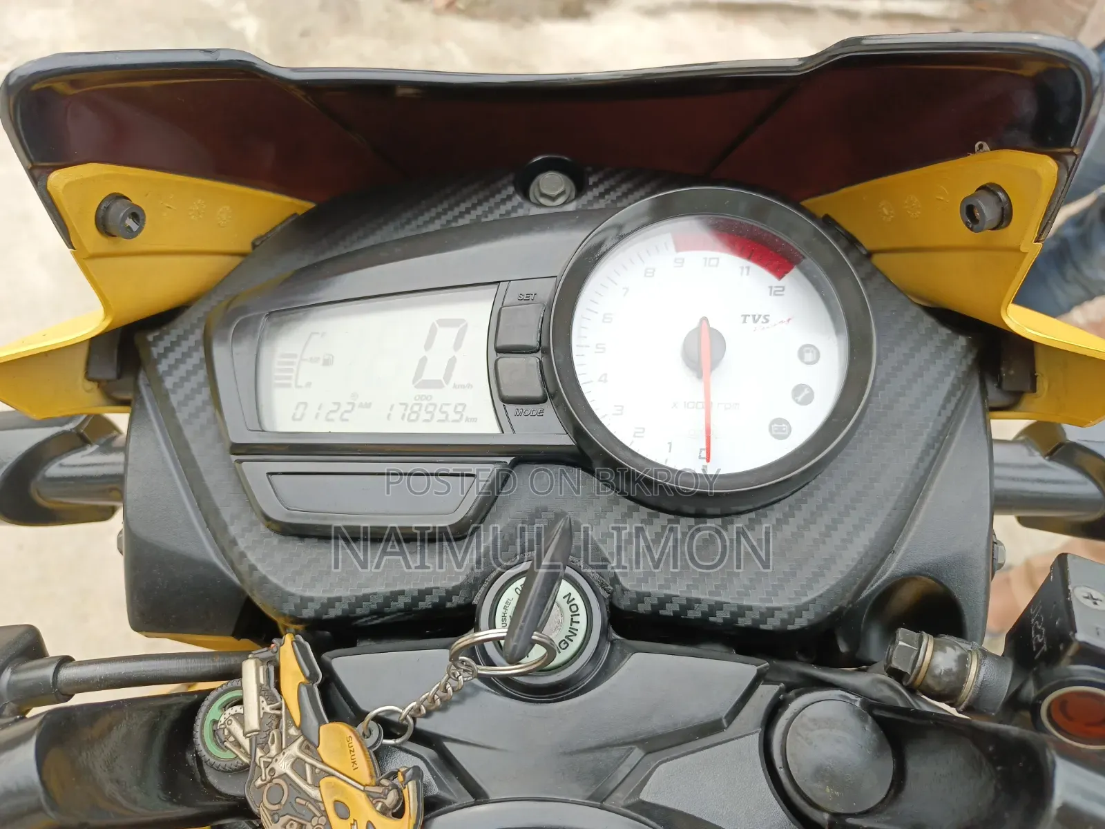 TVS Apache RTR 160 2V 2018 Yellow