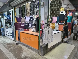 সম্পূর্ণ চালু অবস্থায় তৈরি পোশাকের দোকান বিক্রয় করা হইবে।