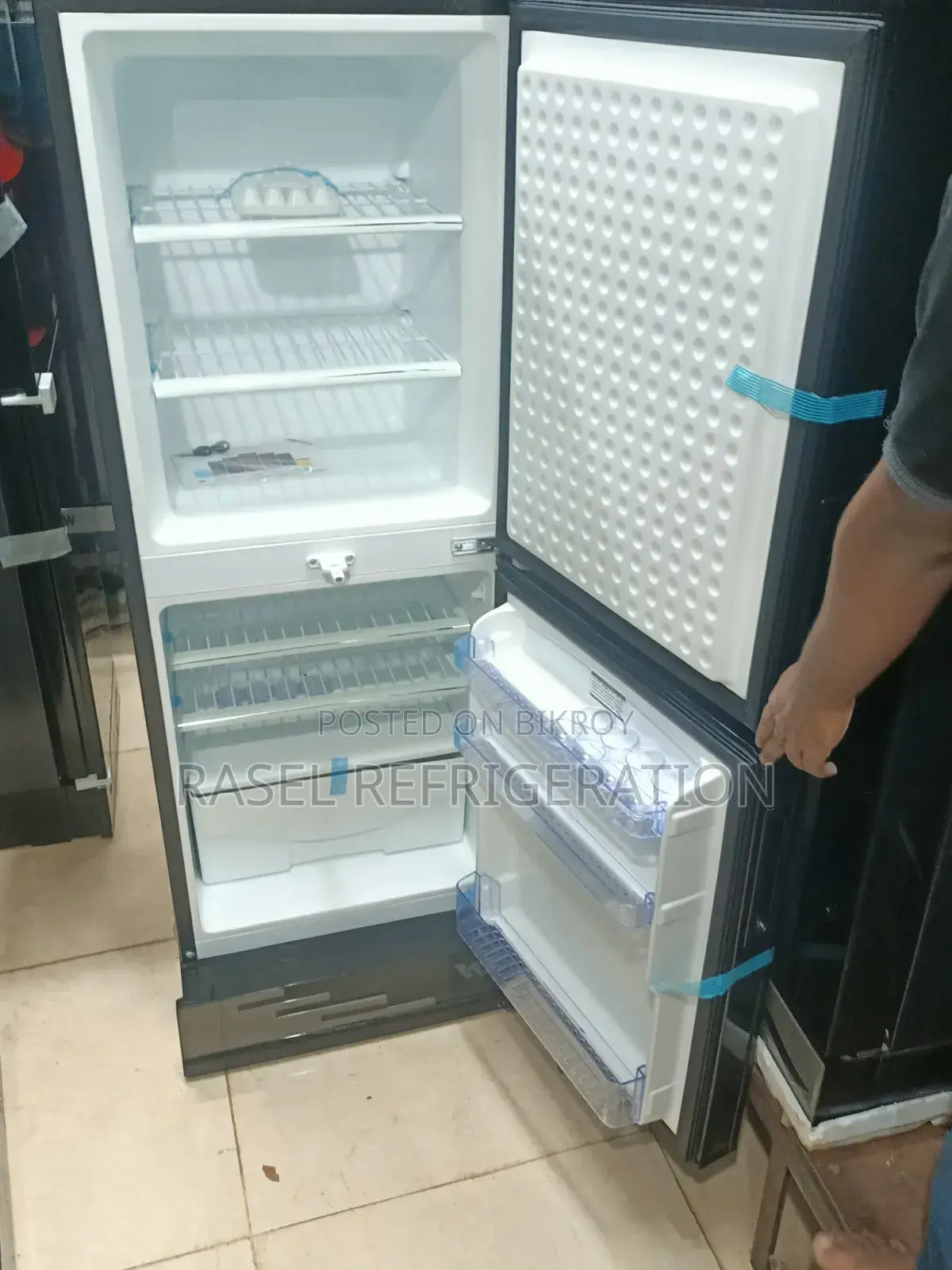 213 Liter Walton refrigerator model Wfa-2a3-Gdel at 35% discount.