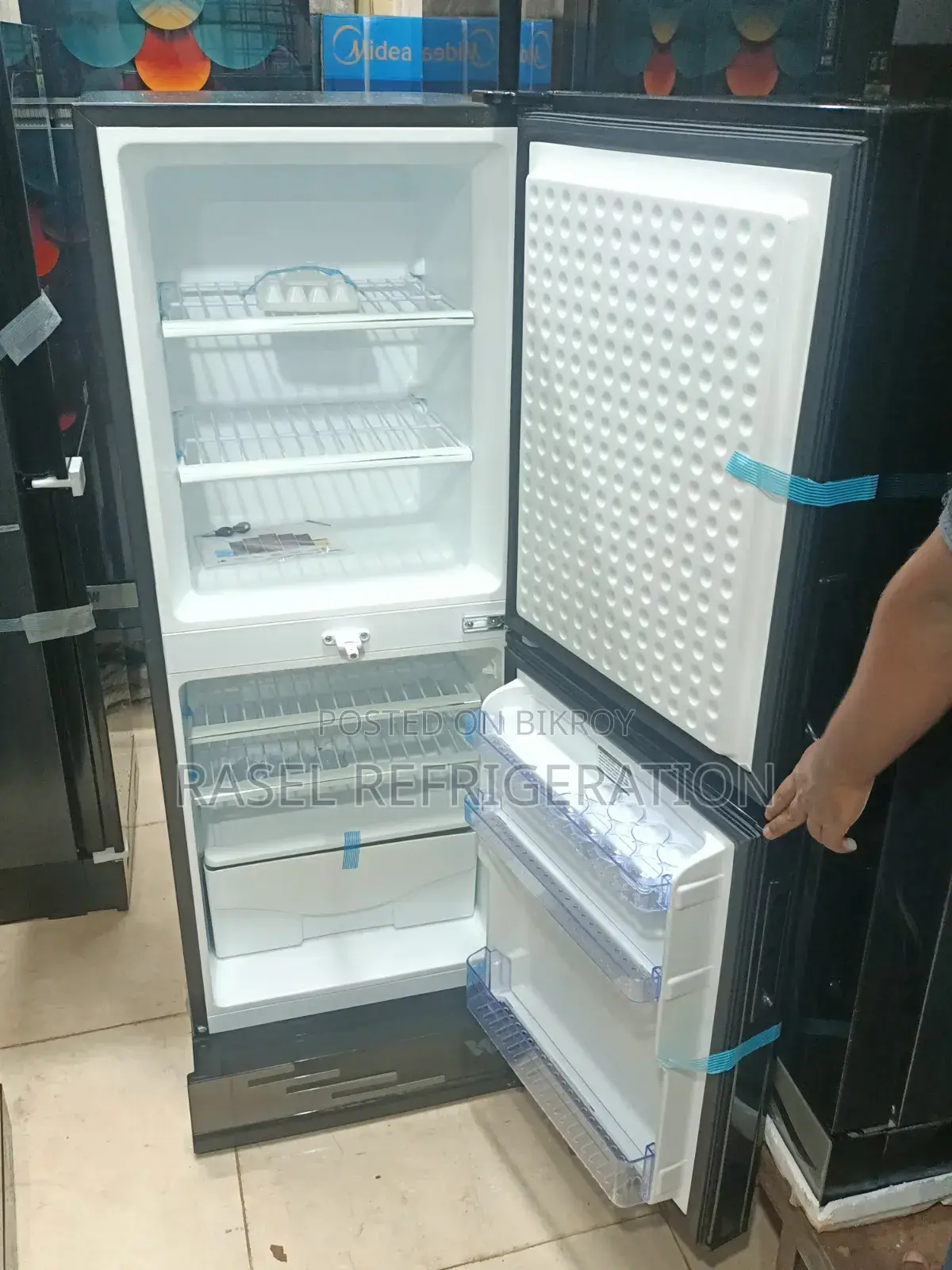 213 Liter Walton refrigerator model Wfa-2a3-Gdel at 35% discount.