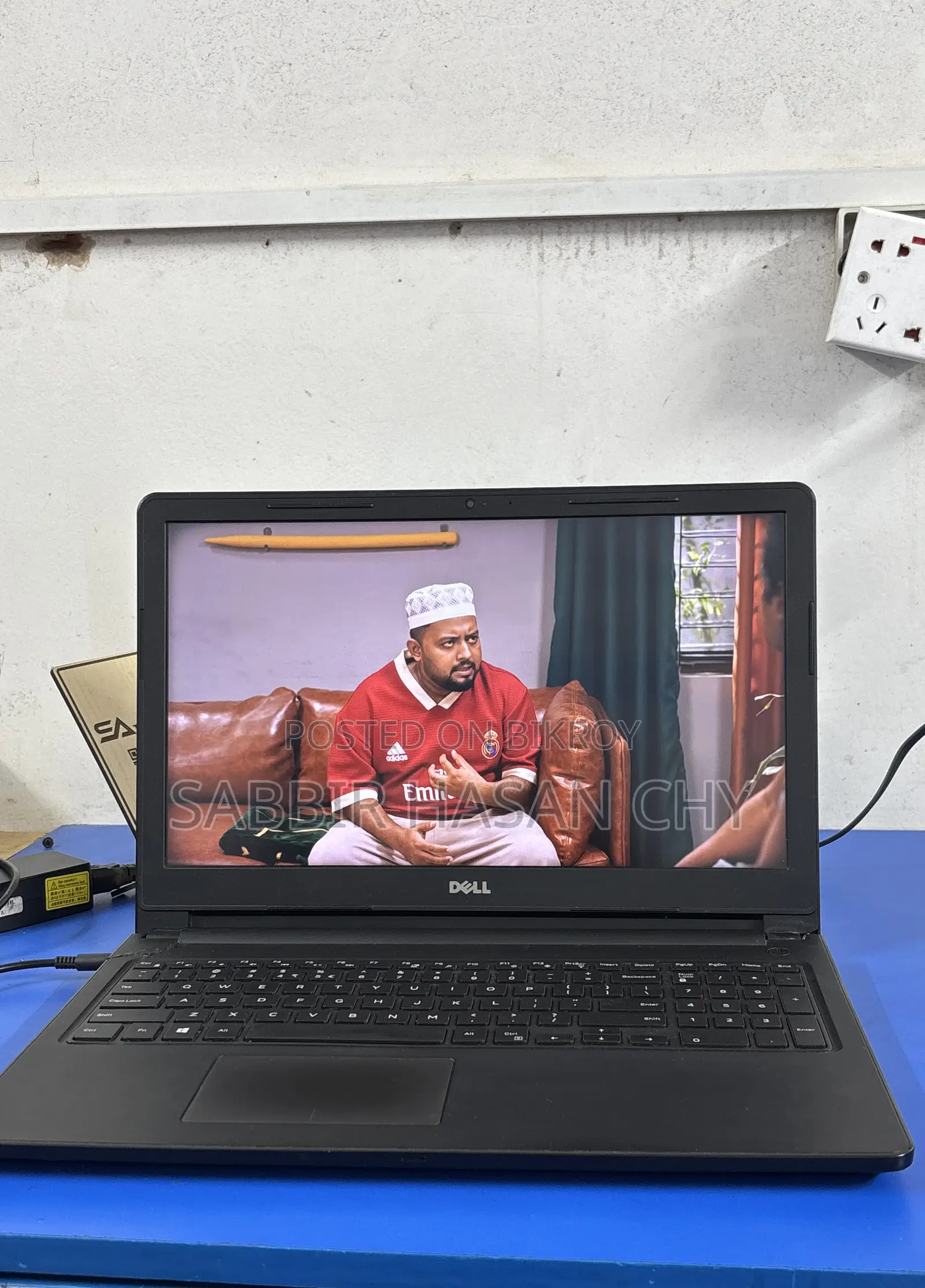 ল্যাপটপ ডেল ইন্সপিরন ১৫ ৩০০০ ৮জিবি ইন্টেল কোর আই৩ এসএসডি ১২৮জিবি