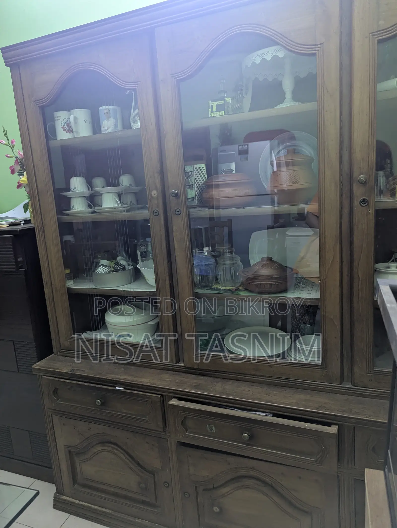 Showcase Selling Post