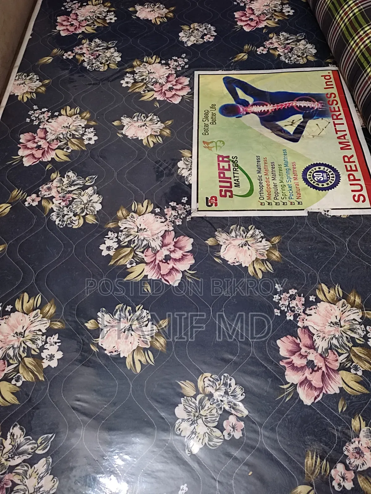 No issues. Selling because I have no space. 5ft by 6ft. Includes mattress.