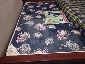 No issues. Selling because I have no space. 5ft by 6ft. Includes mattress.