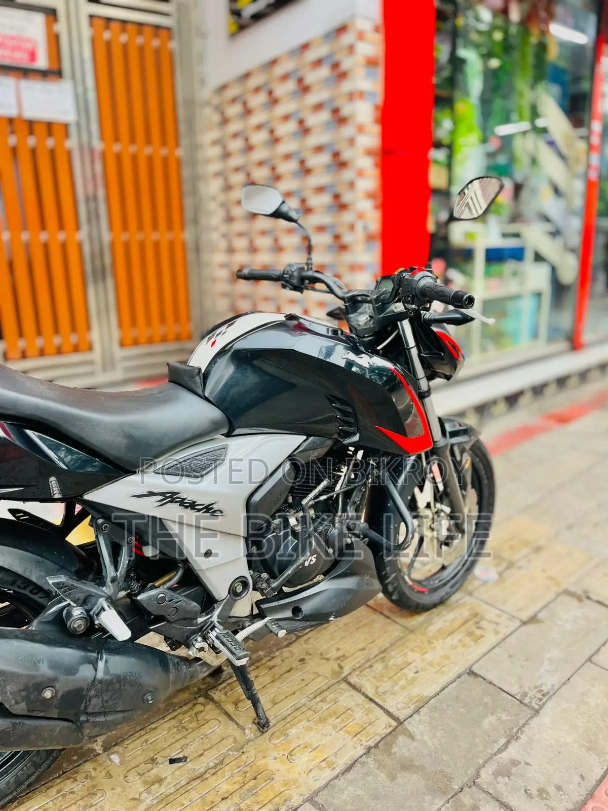 TVS Apache RTR 160 4V 2022 Black