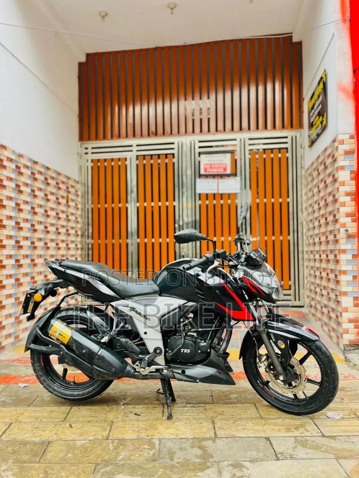 TVS Apache RTR 160 4V 2022 Black