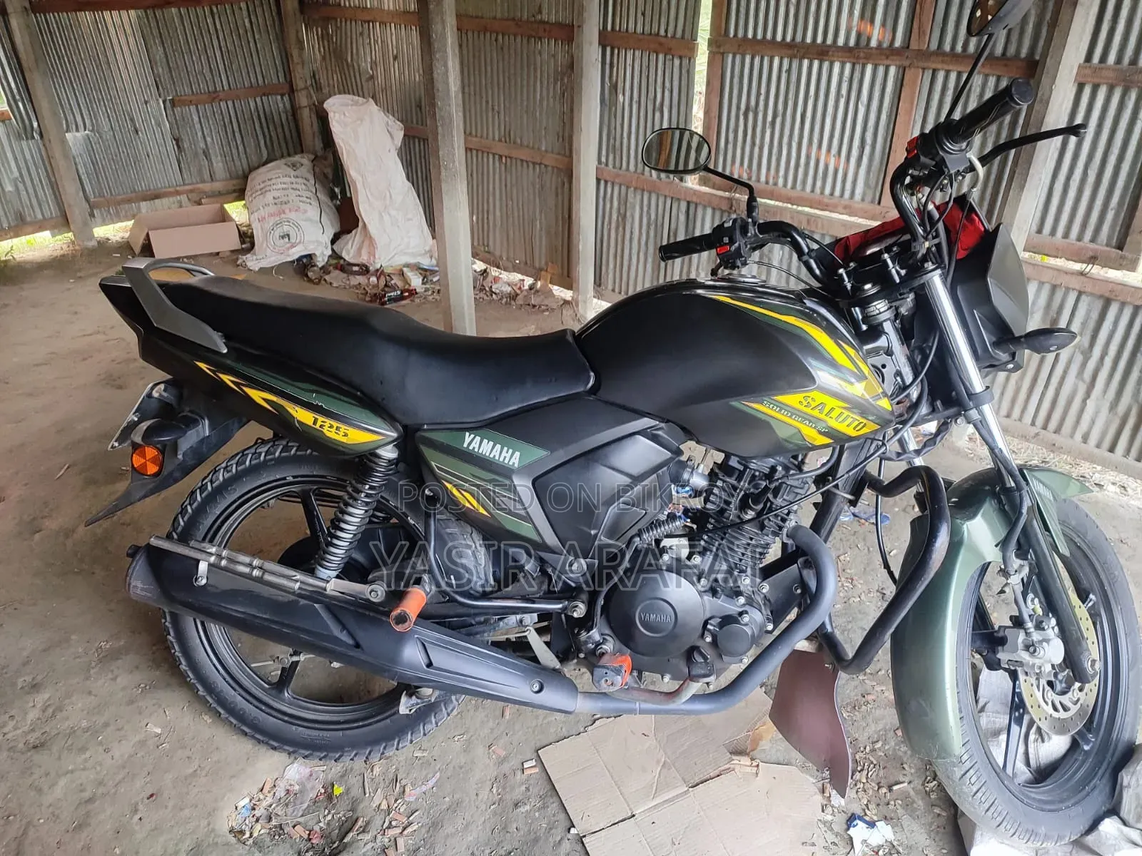 ইয়ামাহা ২০১৮ কালো