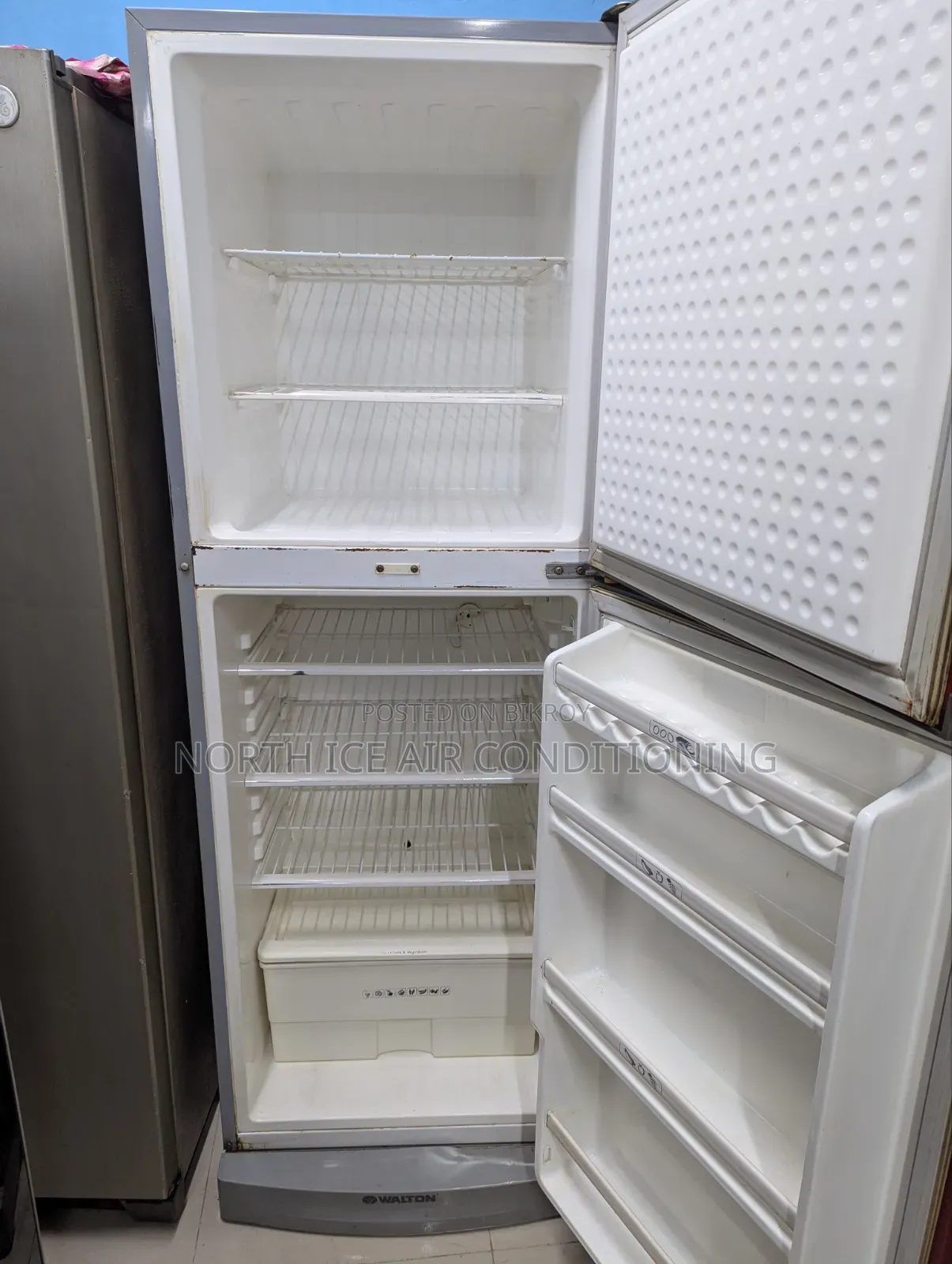 Walton Red Colour Frost Freeze 386 Ltr.