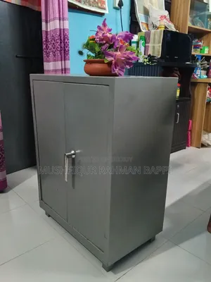 Shoe cabinet