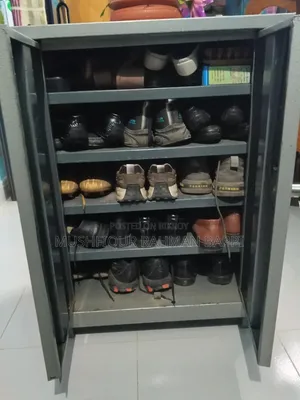 Shoe cabinet