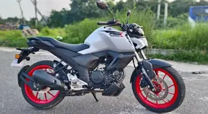 ইয়ামাহা এফজেড ২০২৫ সাদা