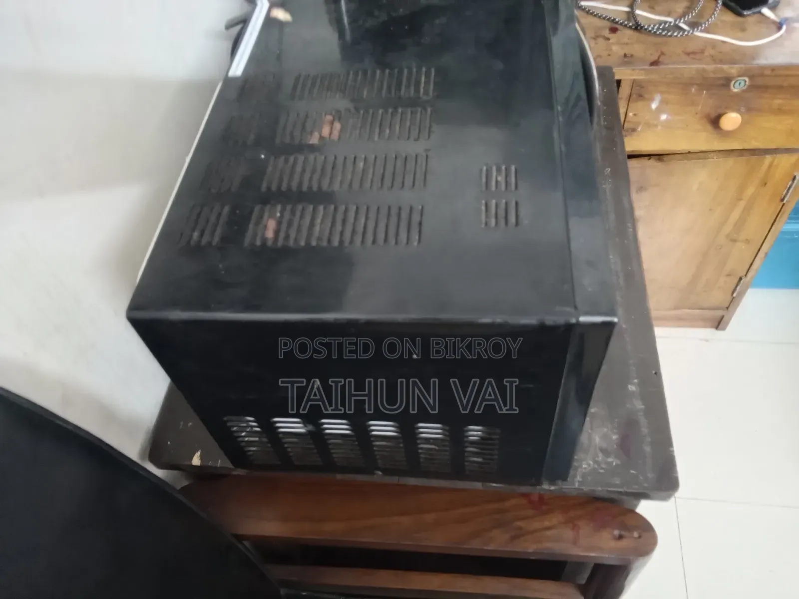 An oven is for sale