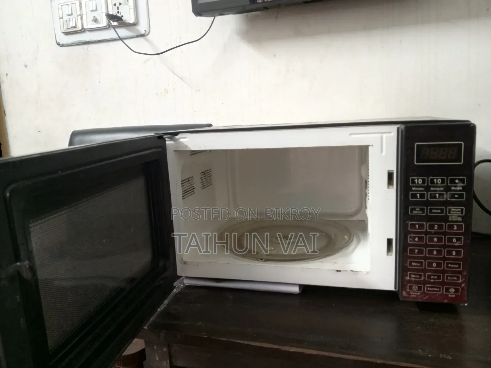 An oven is for sale