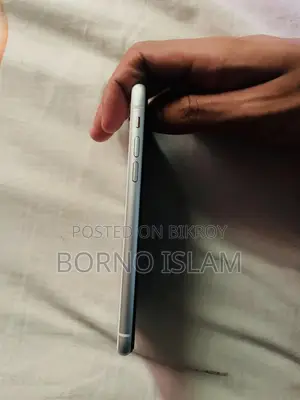 Apple iPhone XR 64 GB White