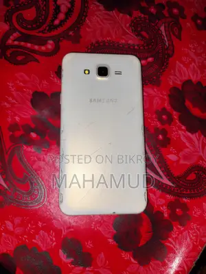 Samsung Galaxy J7 32 GB White