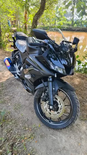 New Yamaha R1 2025 Black