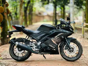 New Yamaha R1 2025 Black