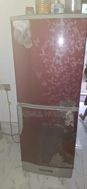 খুবই কম মূল্যে একটি ব্যবহৃত ফ্রিজ বিক্রি করা হবে