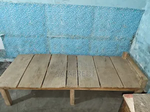 ৪টি সিঙ্গেল বেড এবং ৫টি টেবিল বিক্রি হবে