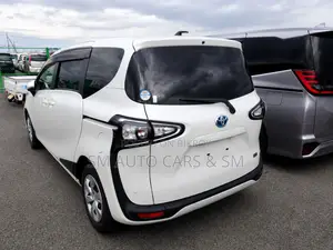 Toyota Sienta 1.5 Hybrid FWD 2021 Pearl