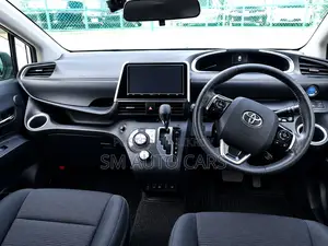 Toyota Sienta 1.5 Hybrid FWD 2021 Pearl