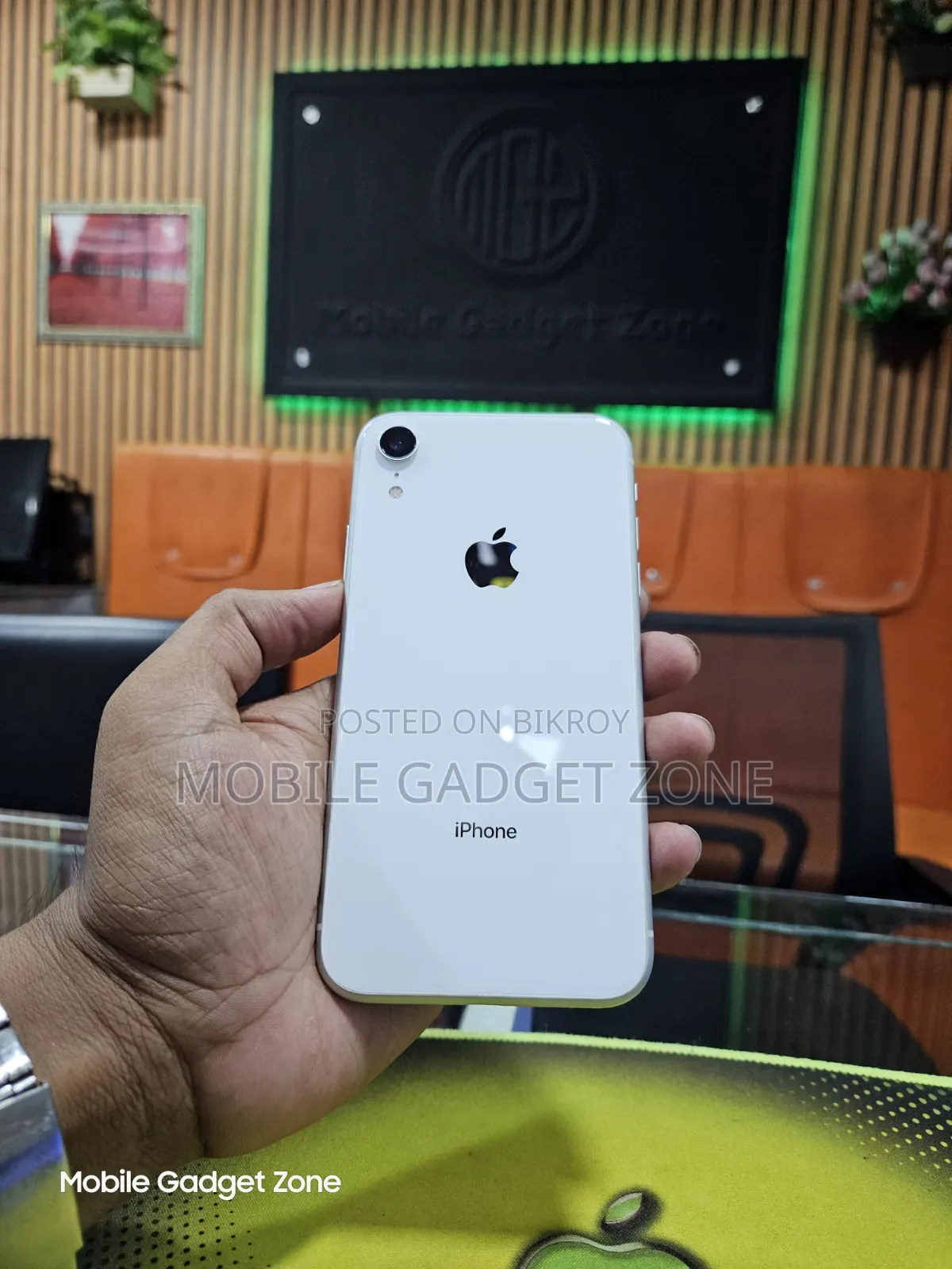 অ্যাপল আইফোন এক্সআর ১২৮ জিবি সাদা