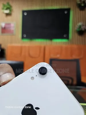 অ্যাপল আইফোন এক্সআর ১২৮ জিবি সাদা