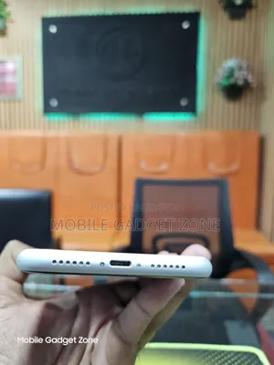 অ্যাপল আইফোন এক্সআর ১২৮ জিবি সাদা