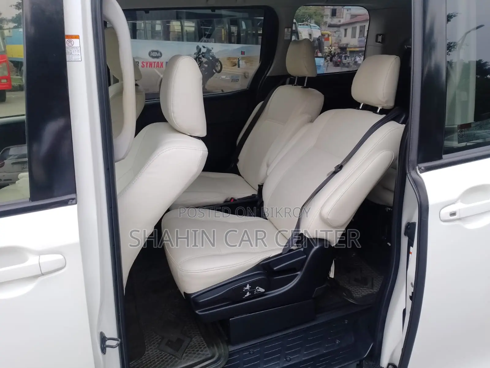 Toyota Noah 2.0 AWD (7 Seater) 2014 Pearl