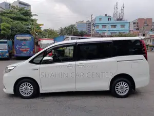 Toyota Noah 2.0 AWD (7 Seater) 2014 Pearl