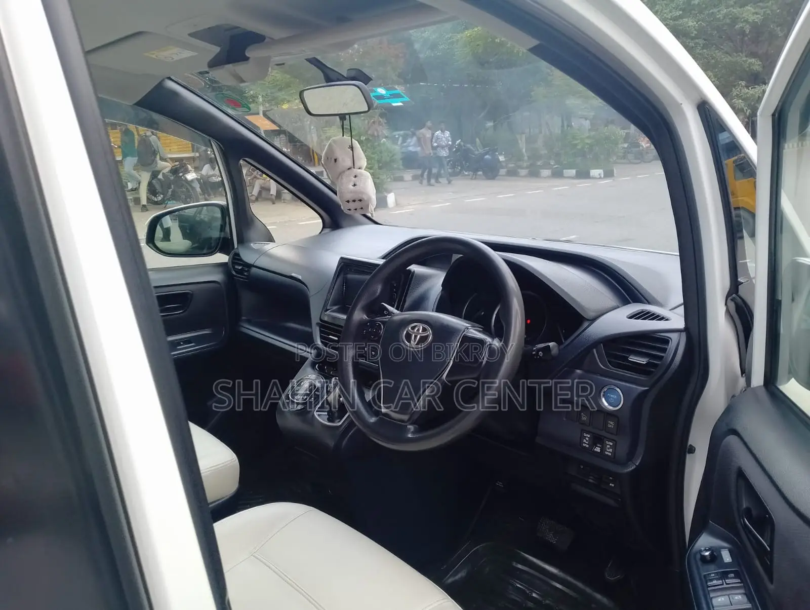 Toyota Noah 2.0 AWD (7 Seater) 2014 Pearl