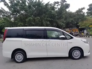 Toyota Noah 2.0 AWD (7 Seater) 2014 Pearl