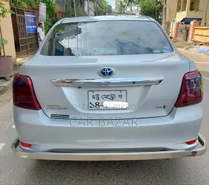 Toyota Axio 1.5 Hybrid 2WD 2015 Silver