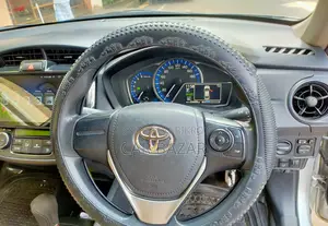 Toyota Axio 1.5 Hybrid 2WD 2015 Silver