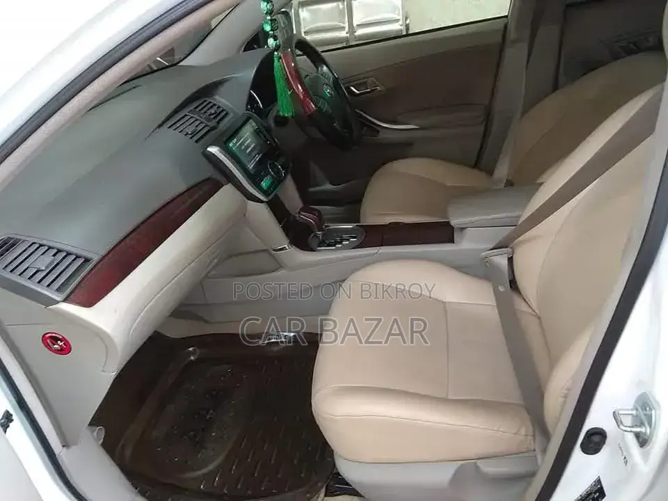 Toyota Premio 1.5 FWD 2012 Pearl