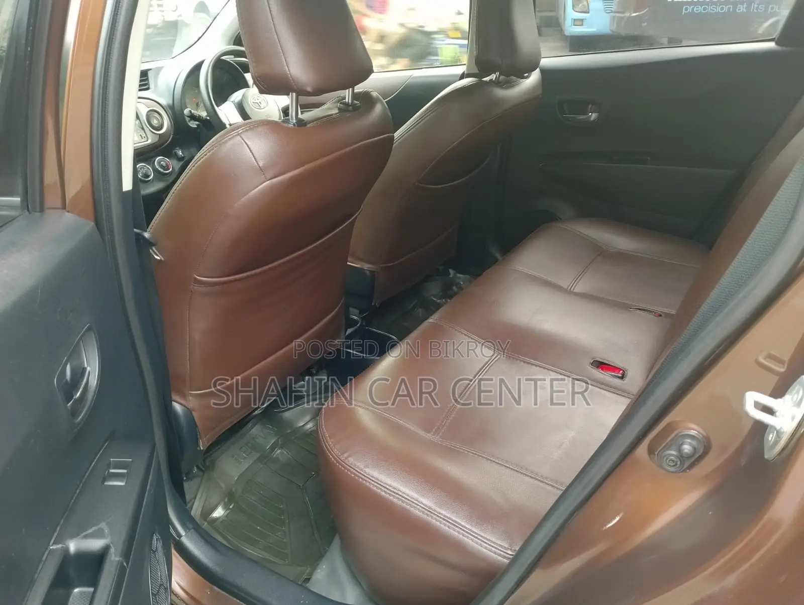 Toyota Vitz 1.3 AWD 5-door 2012 Brown