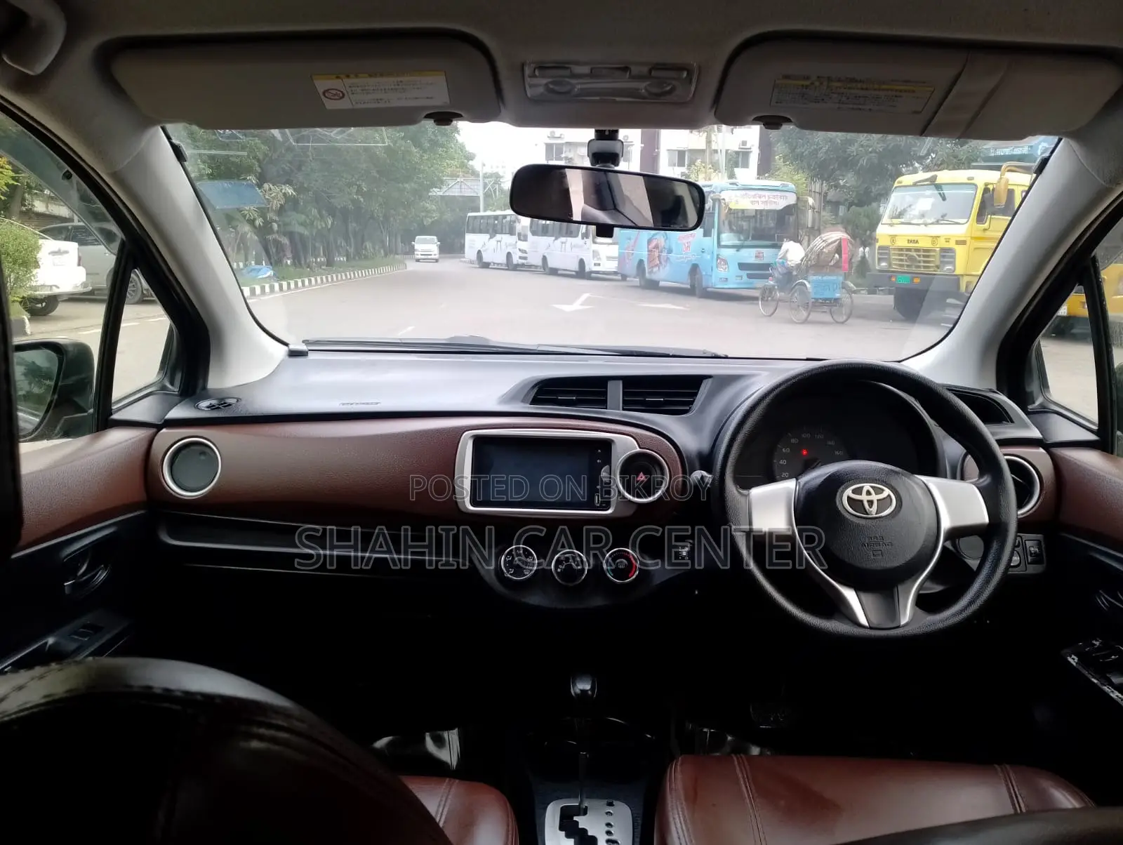 Toyota Vitz 1.3 AWD 5-door 2012 Brown