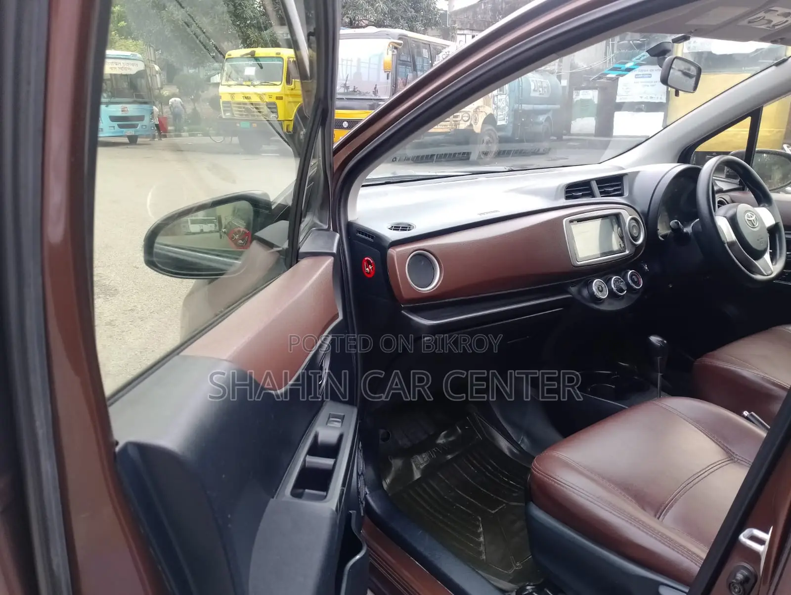 Toyota Vitz 1.3 AWD 5-door 2012 Brown