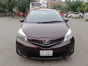 টয়োটা ভিটস ১.৩ এডব্লিউডি ৫-দরজা ২০১২ বাদামী