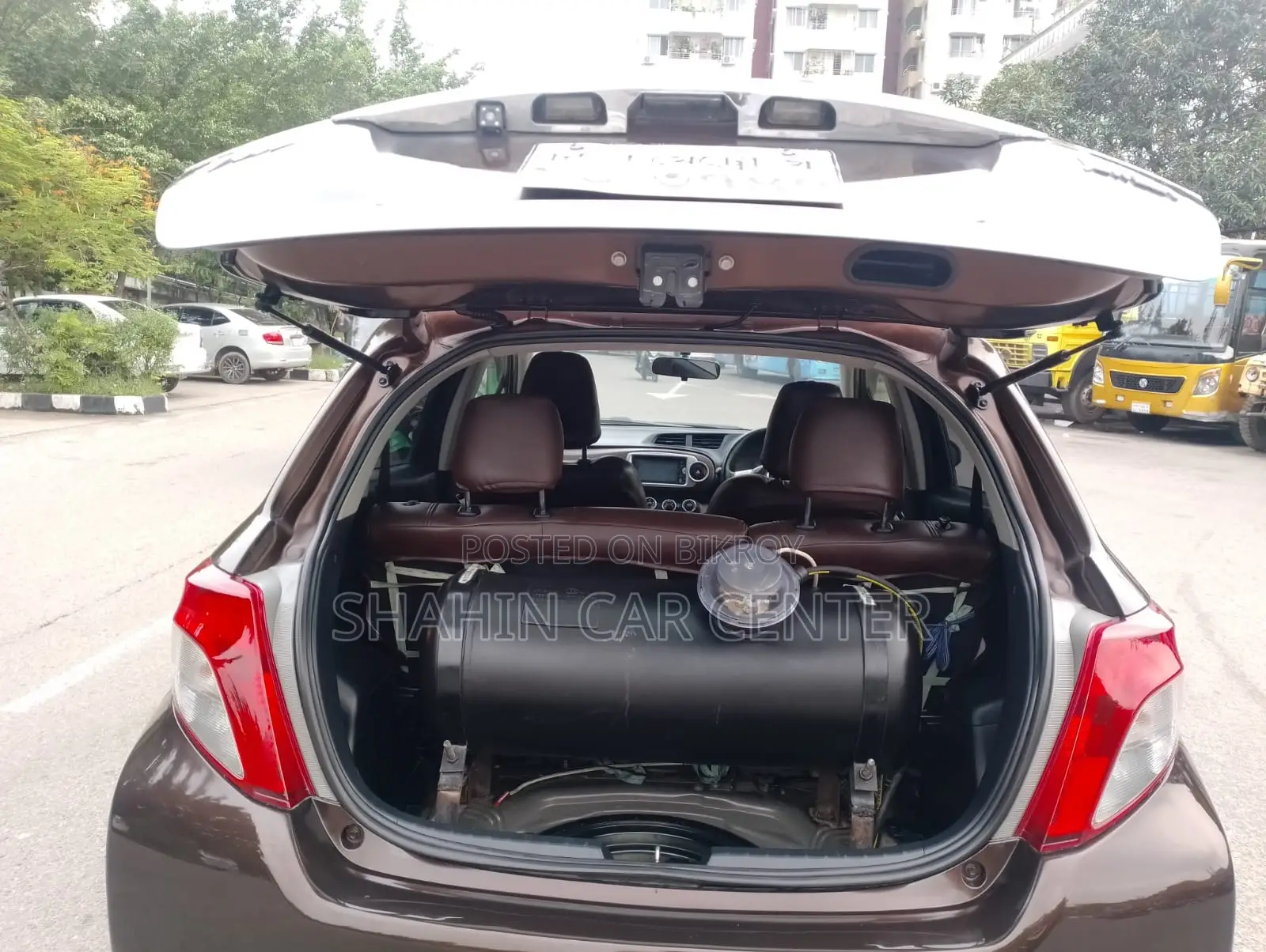 Toyota Vitz 1.3 AWD 5-door 2012 Brown