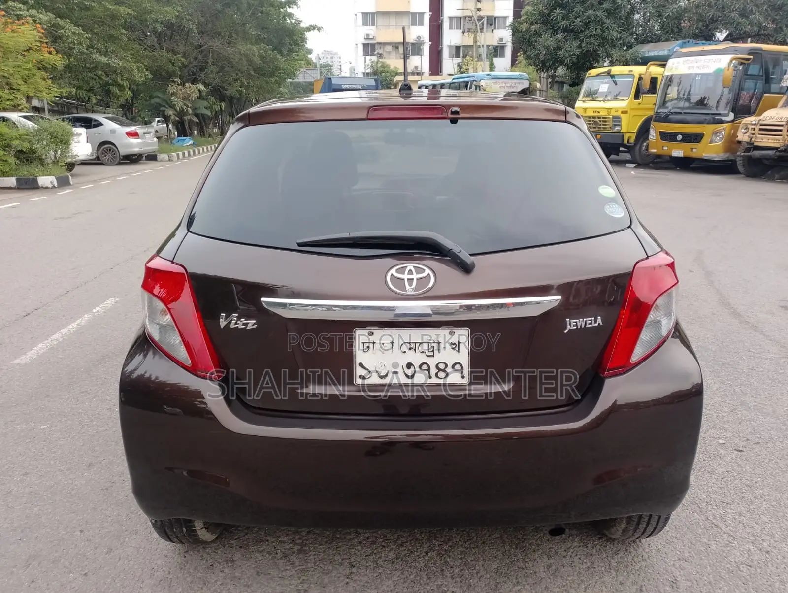 Toyota Vitz 1.3 AWD 5-door 2012 Brown
