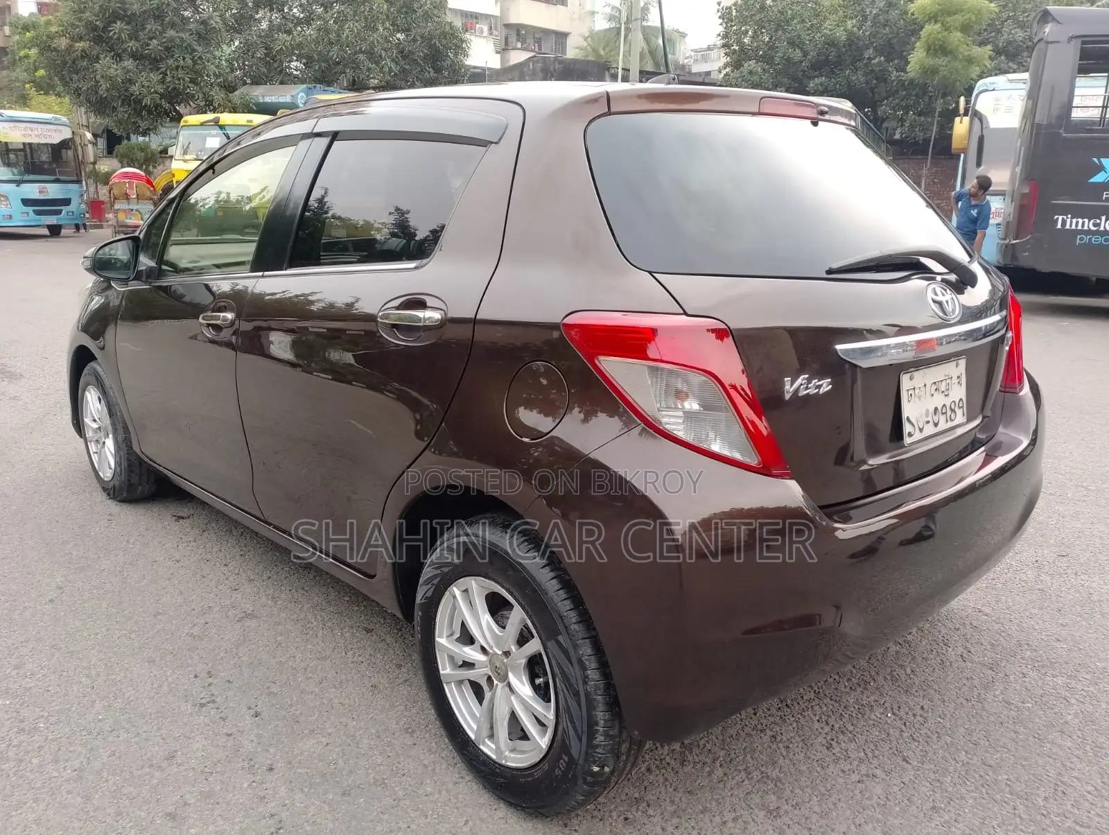 Toyota Vitz 1.3 AWD 5-door 2012 Brown