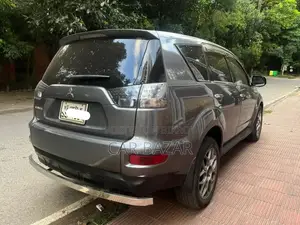 Mitsubishi Outlander 2010 Gray