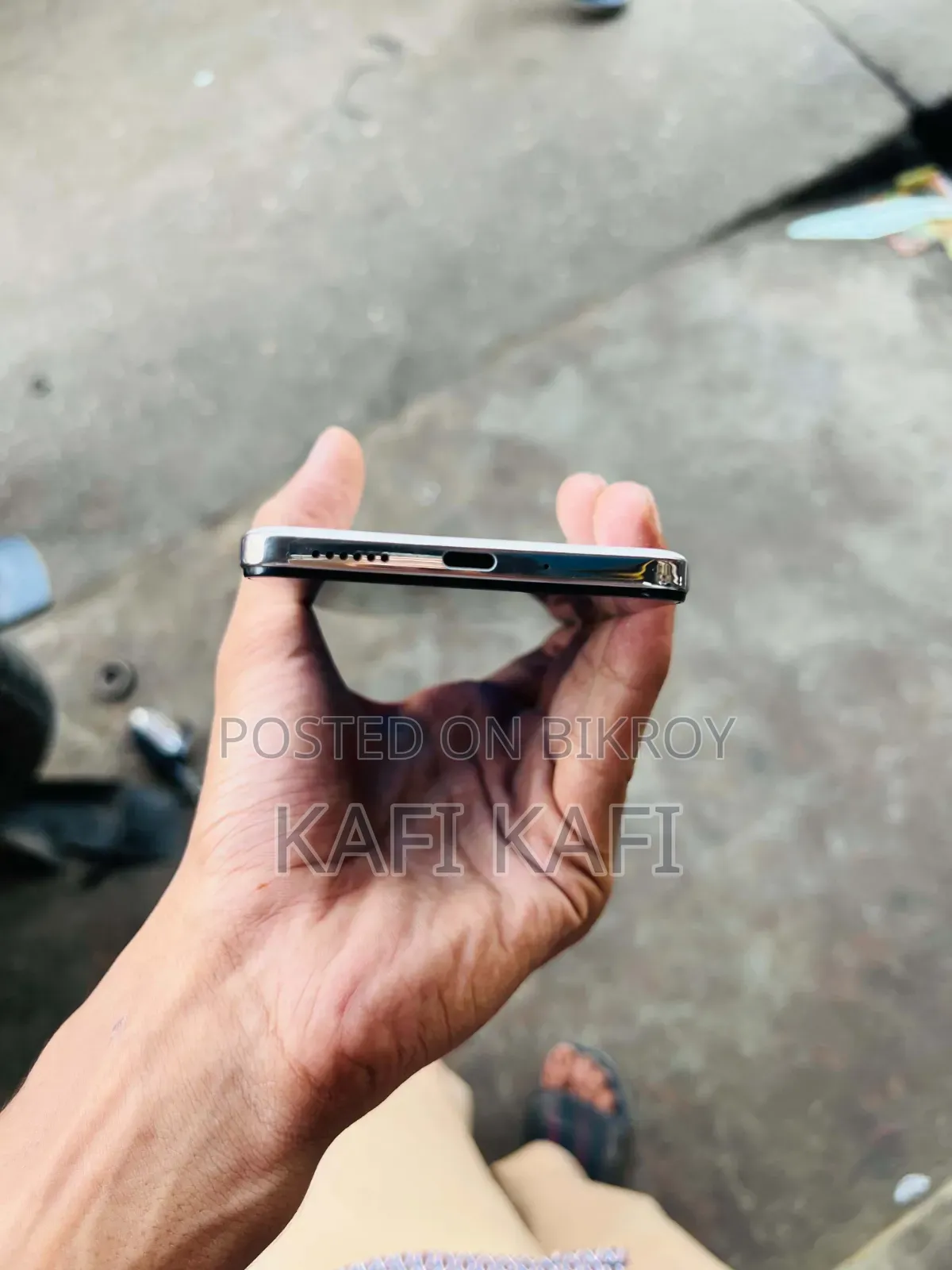 ভিভো ওয়াই২৯ ৪জি ১২৮ জিবি হোয়াইট