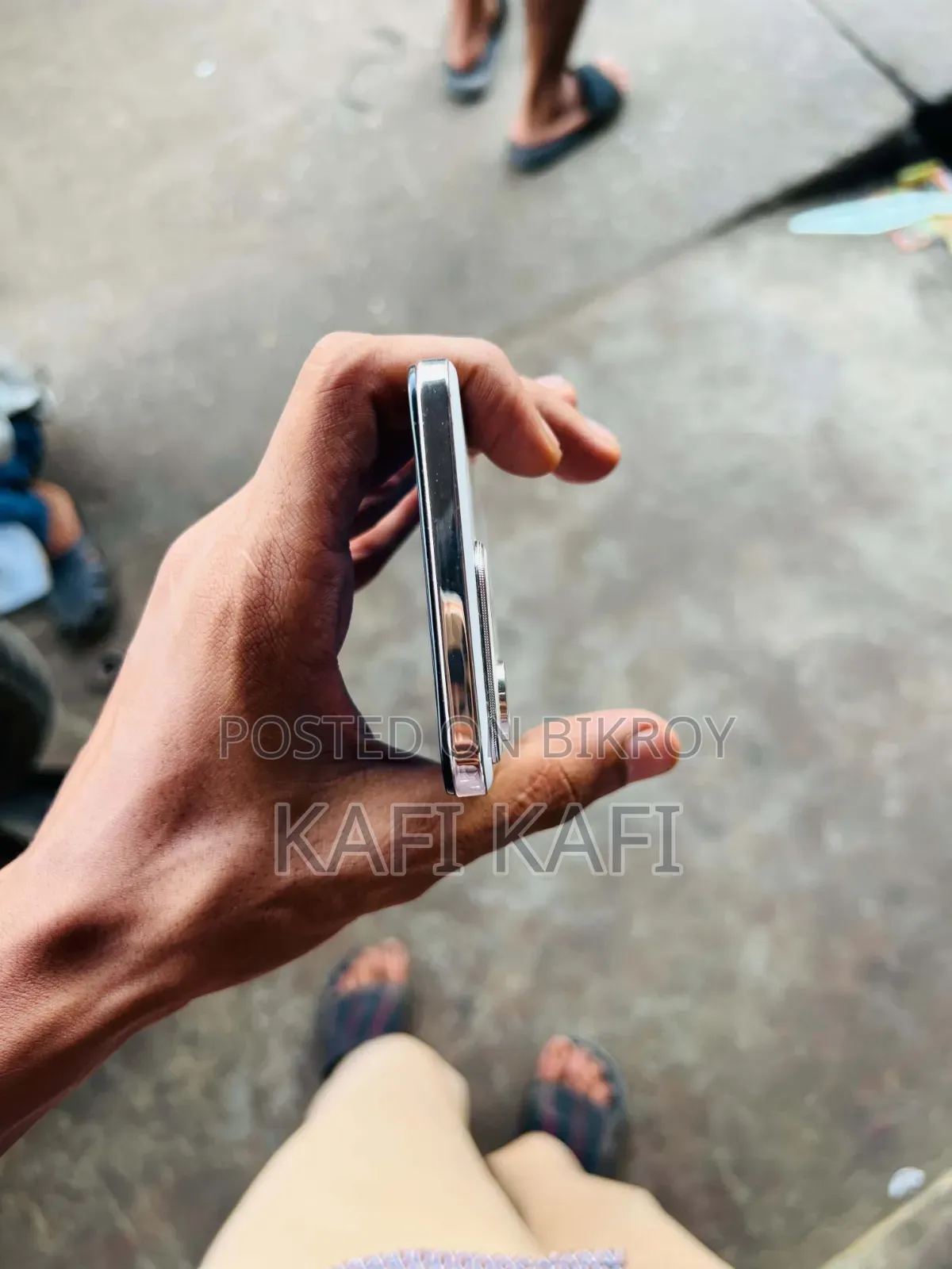 ভিভো ওয়াই২৯ ৪জি ১২৮ জিবি হোয়াইট