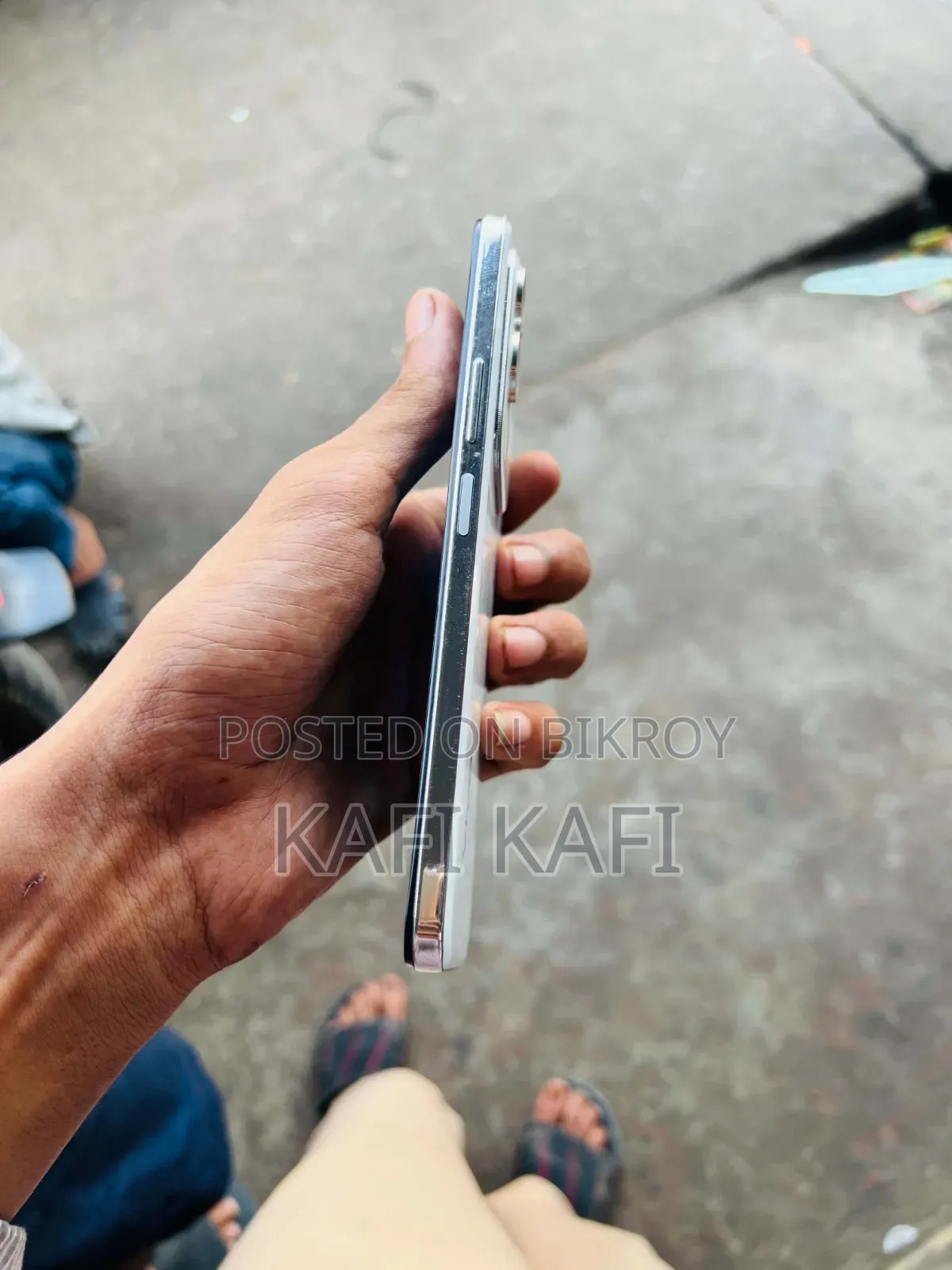 ভিভো ওয়াই২৯ ৪জি ১২৮ জিবি হোয়াইট