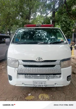 Toyota HiAce 2012 White