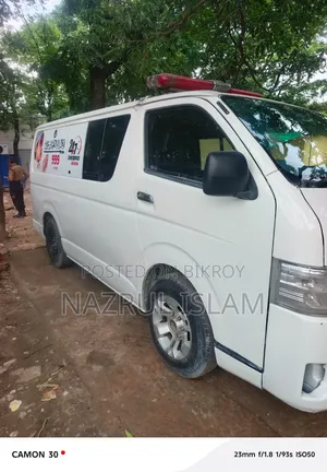 Toyota HiAce 2012 White