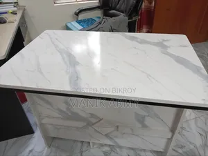 অফিস টেবিল